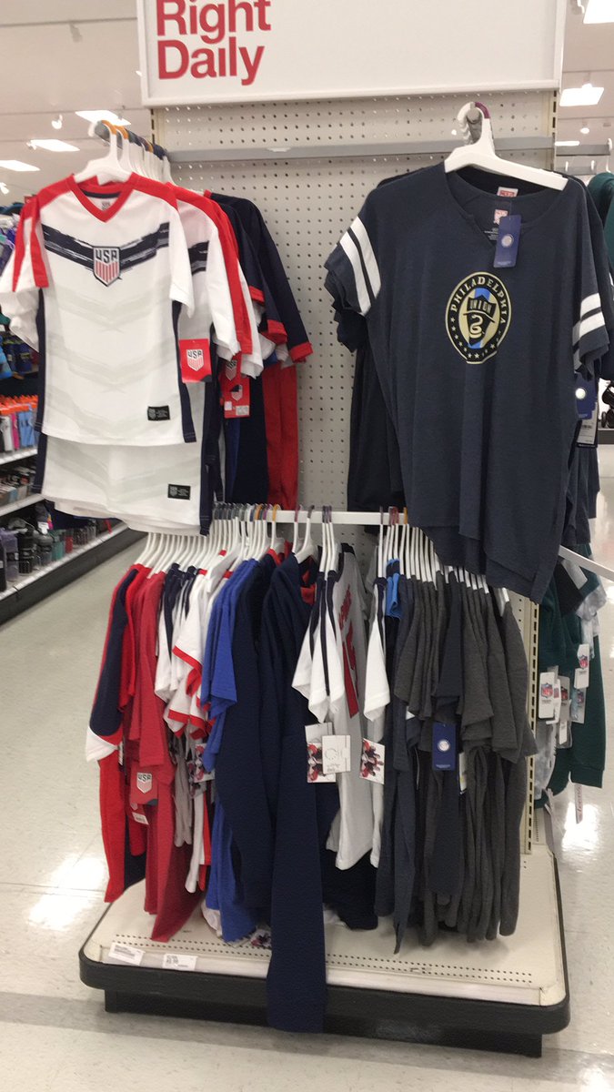 Benefits of working at Target; highlighting #DOOP and #worldcup22 #USMNT and thinking of @thegoalkeeper and @MattRalph_tBG when I set this end cap. Make sure you support local journalism.