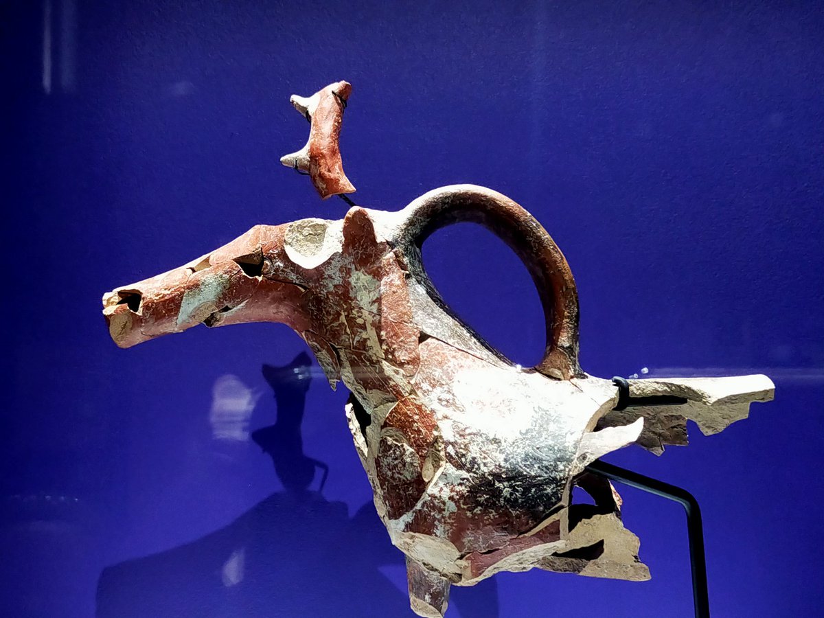 DuvernayT's tweet photo. Elle rassemble des collections magnifiques et émouvantes 🥹 provenant du @MuseeLouvre , du Liban, de Francfort,de Roumanie ...#expoMithra https://t.co/mEFAQS42pP