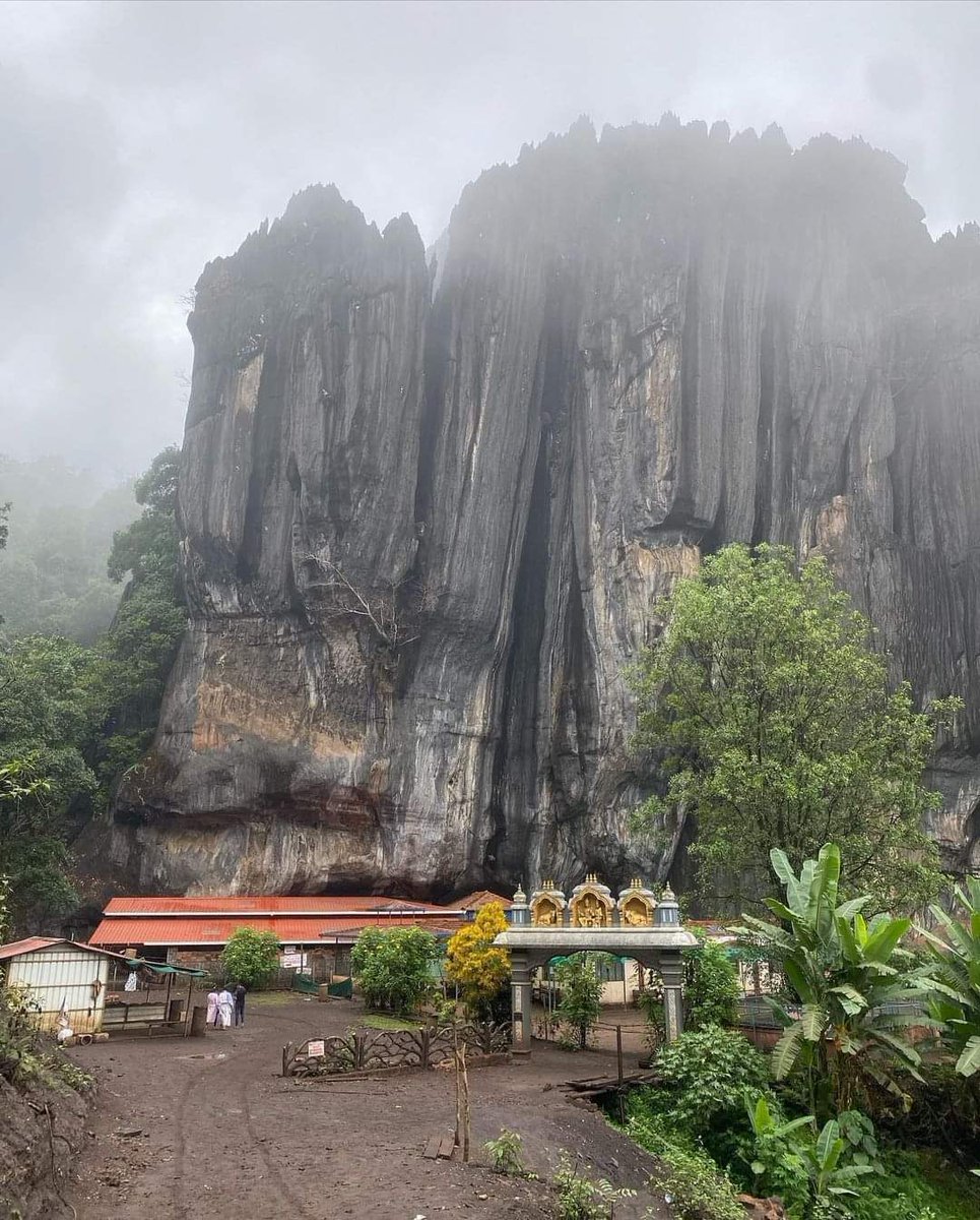 NrjNambo's tweet photo. #Yanacaves located in forests of #UttaraKannada in Karnataka known for unusual #karst rock formations. Located in the #Sahyadri mountain range of the #WesternGhats.
Yana is one of the #wettestvillages in the world.
#Karnataka #Knowyourplaces
#IncredibleIndia #UNESCO https://t.co/FprEo6q46p