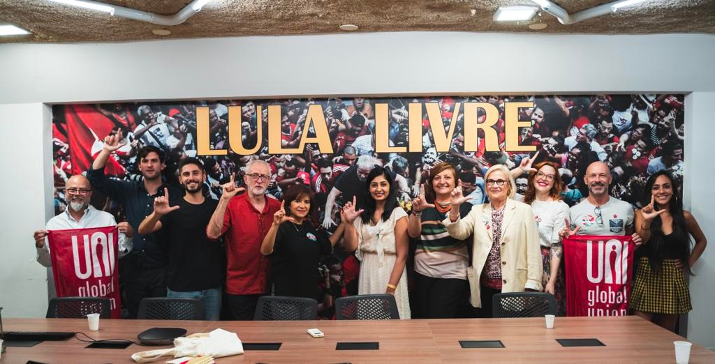 jeremycorbyn's tweet image. Today, Brazil goes to the polls in the most important election in a generation. 

The fate of the Amazon — and the future of our planet — is on the ballot. 

A victory for @LulaOficial will be a victory for humanity. Viva o Brasil! Viva Lula! 🇧🇷