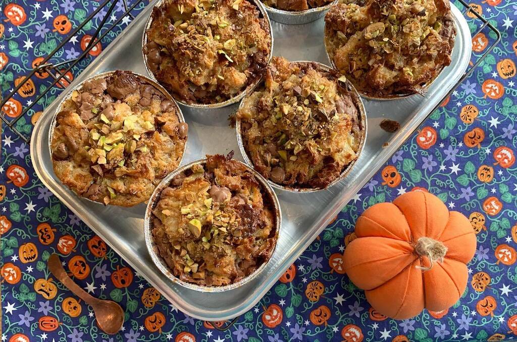 thecopperspoon's tweet photo. Chocolate &amp; pistachio bread and butter pudding 🎃
.
.
#pistachio #chocolate #marazion #chocolateandpistachio #breadandbutterpudding #sundaypudding #sundaydinnerpudding #cornwall #cornishfood https://t.co/jBUKZr86BQ https://t.co/vvBWoEpi4M