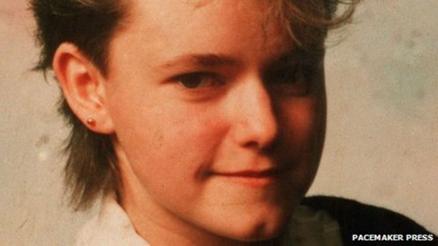This is Karen Thompson.
 
On this day in 1993, Karen and seven other people were murdered by the UDA in the Greysteel Massacre. She was 19 years old.
 
RUC chief constable Hugh Annesley described her killers as “the scum of the earth”.
 
Please share if you agree.