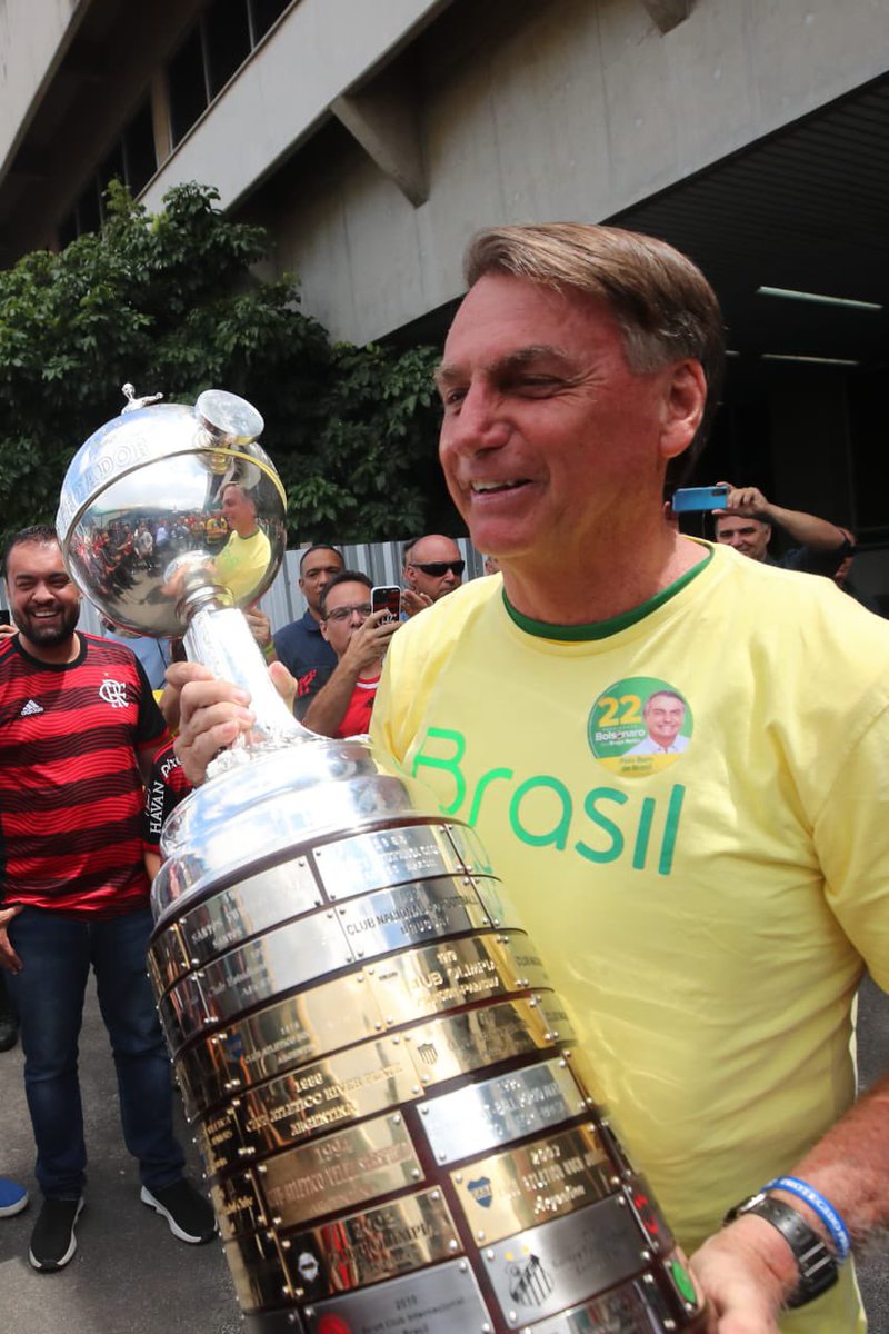 andrefernm's tweet photo. DOIS CAMPEÕES!
Flamengo e Bolsonaro! 👏🏻🇧🇷 https://t.co/js3JNuoolZ