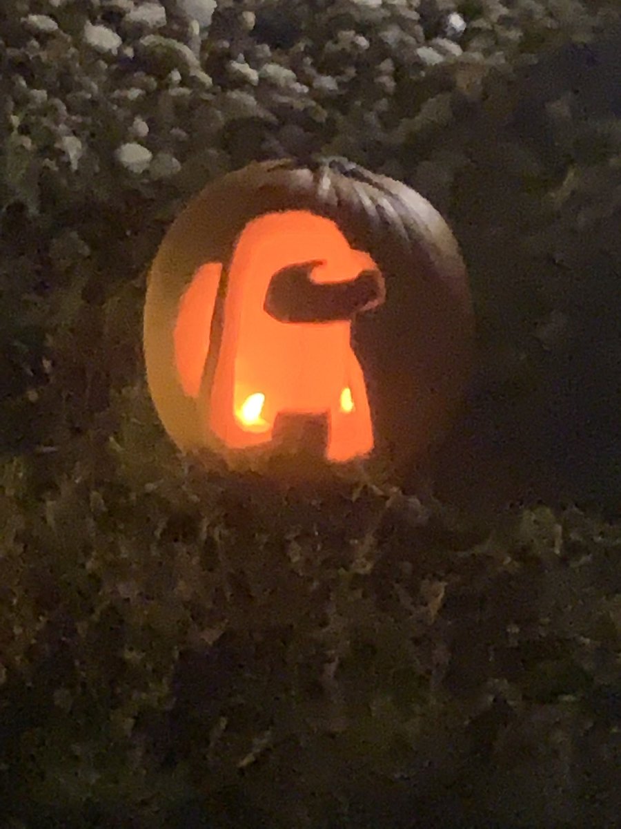 RaeunEventideVT's tweet image. My house is the most halloweeny this year