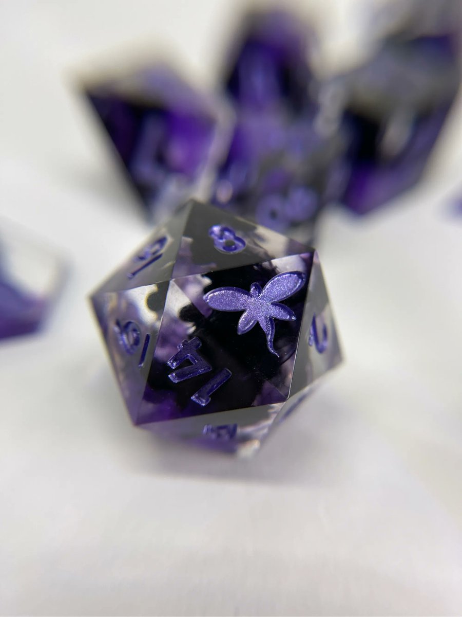 💜 Midnight Spell 💜

Sister set to Midmorning Spell! Same effect, but purple!

#dice #dnddice #ttrpg #handmadedice #d20 #dnd
