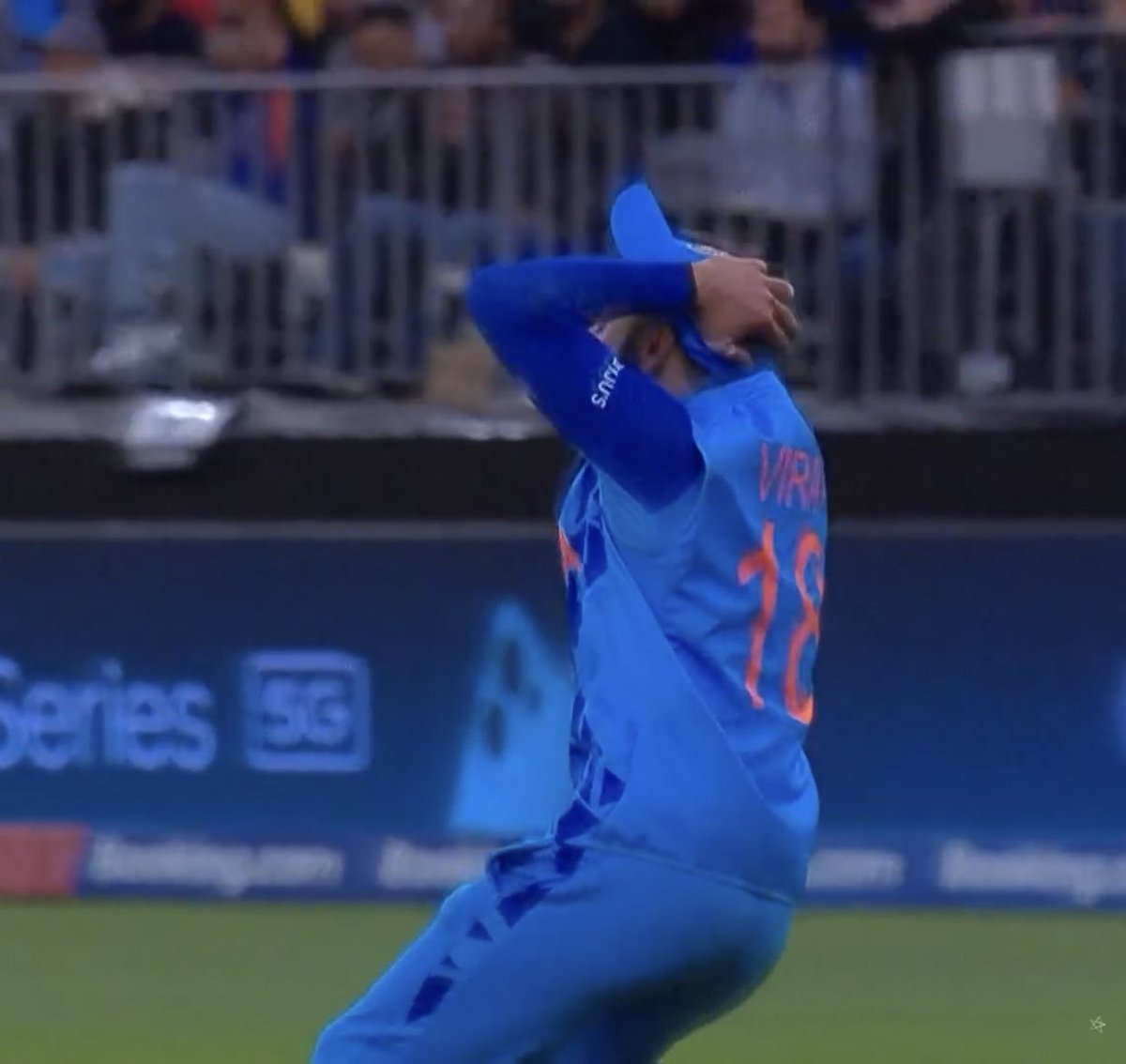 ffspari's tweet photo. Reaction of Virat Kohli when Rohit Sharma missed run out
Reaction of Rohit Sharma when Virat Kohli dropped catch 😂😂 https://t.co/LxfS83deJp