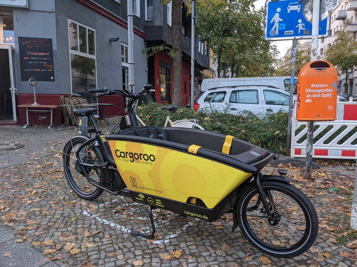 What if there was a network of sharable cargo bikes? Well, there is in Berlin and they're available for about 4 EUR per hour 🤯