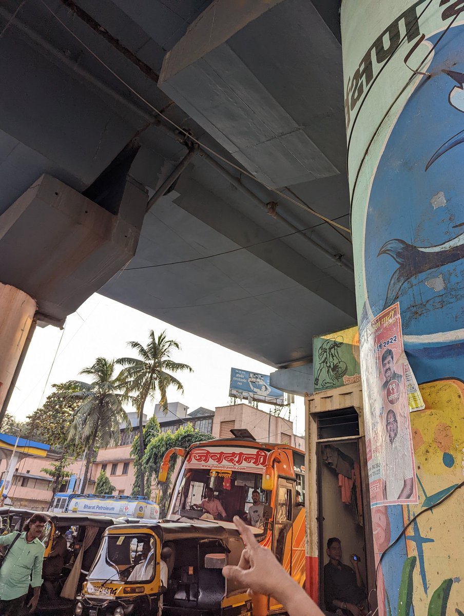 Miss_M_Modi's tweet photo. @mybmc Car damaged at Gandhinagar signal, a rock fell on it from the bridge above. Please help! What can be done? https://t.co/fwEFK3hGpI