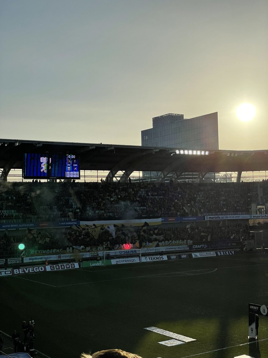 Häcken tänder pyro. Vad ska nu <a href="/RobbieLauler/">Robert Laul</a> säga?