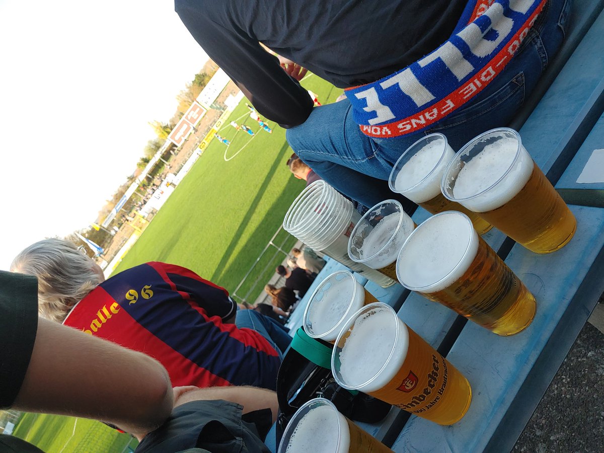 VermutlichLinks's tweet photo. 23grad - perfektes fußi wetter #vflhalle96 https://t.co/UkaB4x5VgL
