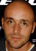IRT_DELTA's tweet photo. #EvertHingst werd op 31 oktober 2005 geliquideerd voor zijn huis in #Amsterdam Was advocaat van de onderwereld Hij was onder meer raadsman van #JohnMieremet Hingst zelf werd verdacht van witwassen De moord is nooit opgehelderd
Hij ligt begraven op #Zorgvlied https://t.co/h3F0RsWFjP