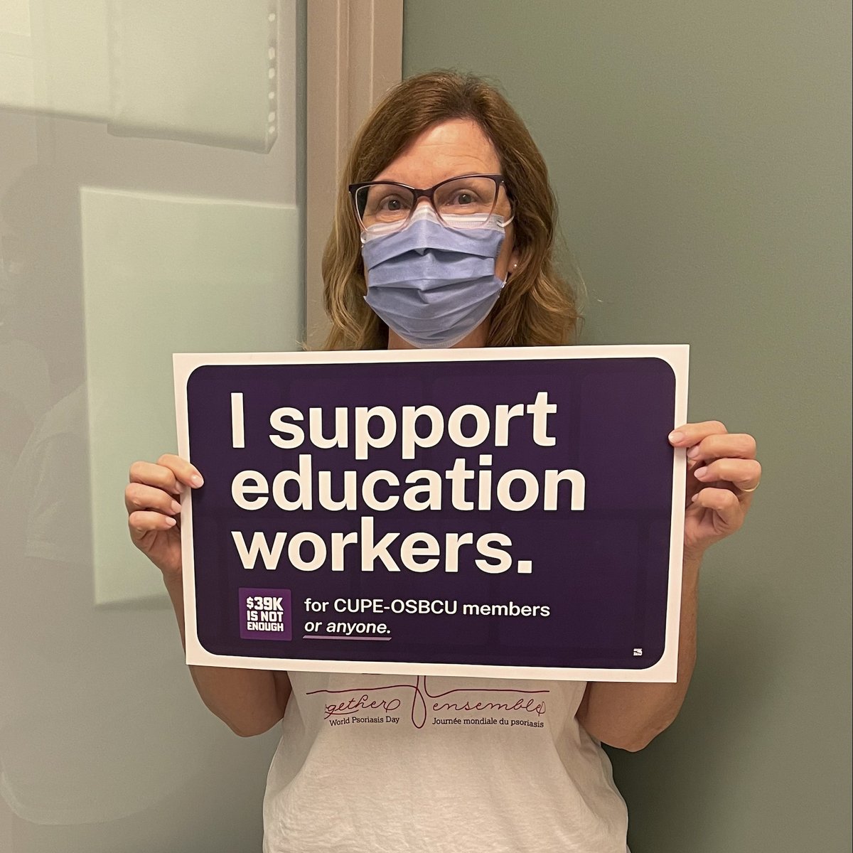Education workers need fair wages now! Here are just some of the many ONA members showing their solidarity with <a href="/CupeoN/">CUPEONtario</a> &amp; <a href="/osbcucscso/">OSBCU-CSCSO</a> education workers.

To show your support, sign the petition: 39000isnotenough.ca
#39KisNOTenough #OnPoli
