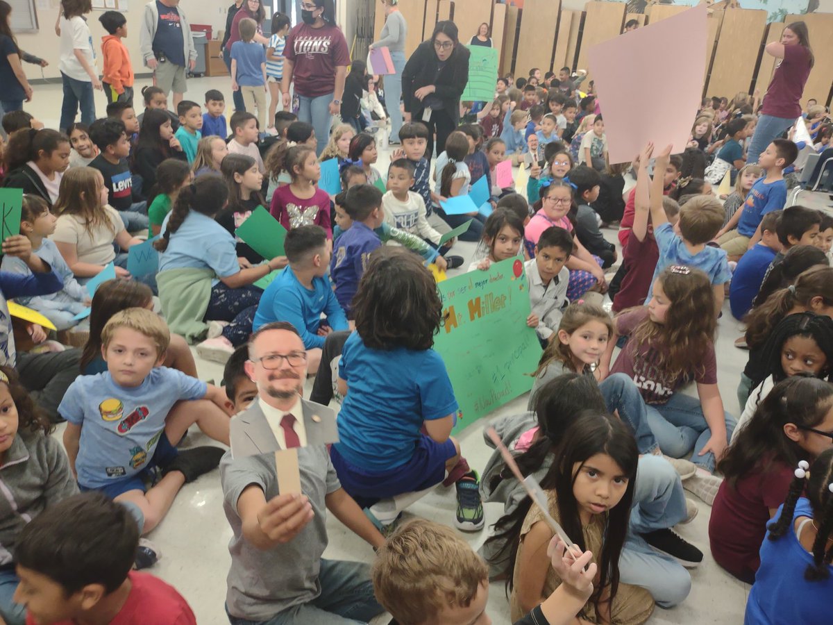 Thank you Mr. Miller for all the hard work and dedication you have for Navarro, the students, teachers, staff and community! #NavProud #LoveMyLISD