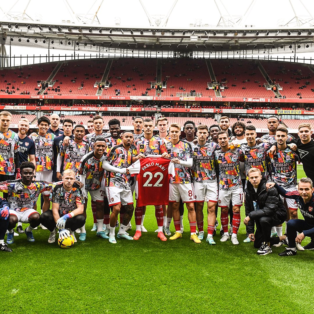 Arsenal show their support for Pablo Marí ❤️