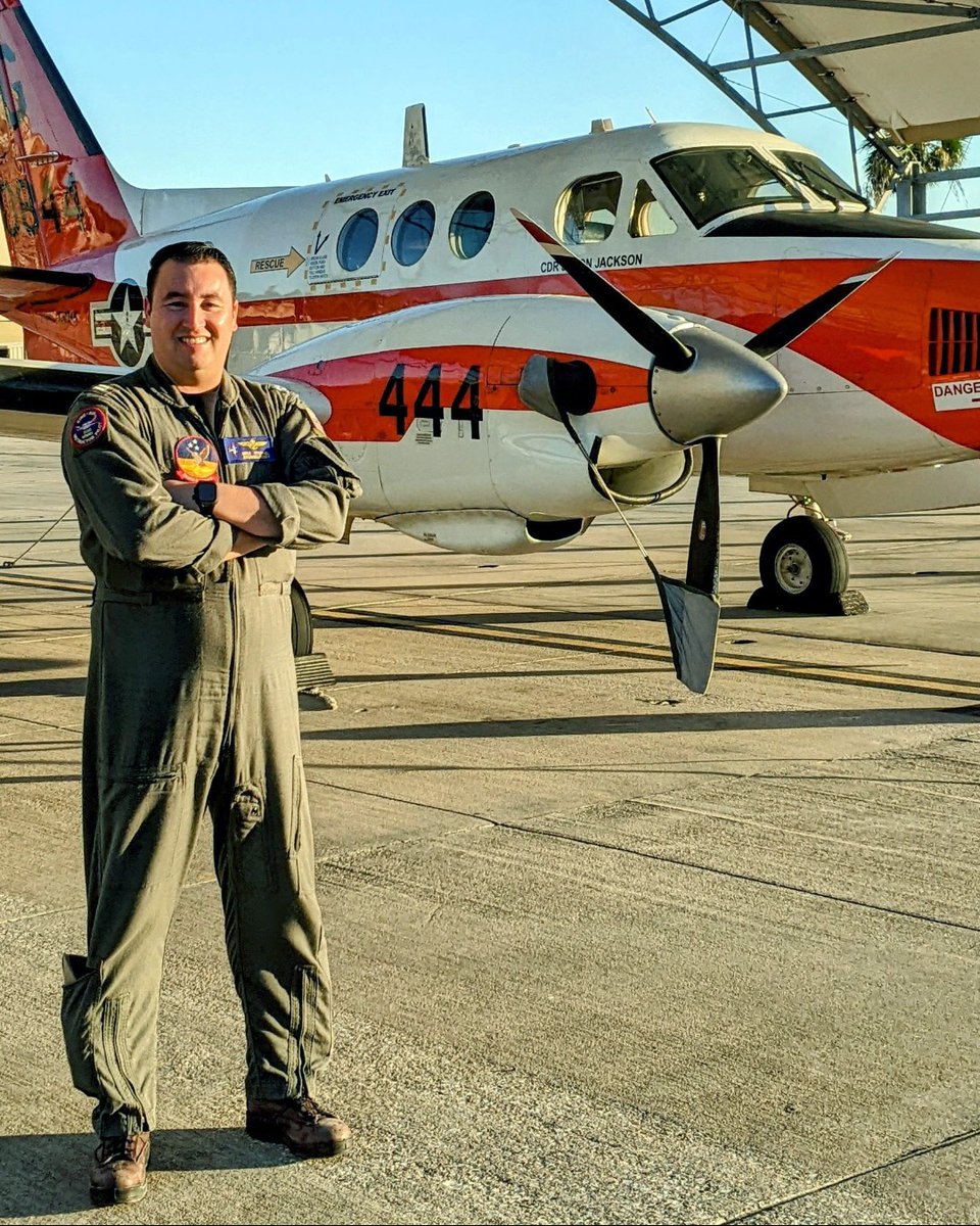 NRD_SanDiego's tweet photo. #HuntingtonBeach native teaches the next generation of U.S. Naval Aviators
Lt. Michael Stengel
Edison HS 2010 & University of Arizona 2014
“It's an honor and a privilege to wear this uniform and represent my country.”
https://t.co/hUvzpnLzb6
#ForgedByTheSea @NAS_CC_PAO #VT31 https://t.co/gwSf7GK5I2