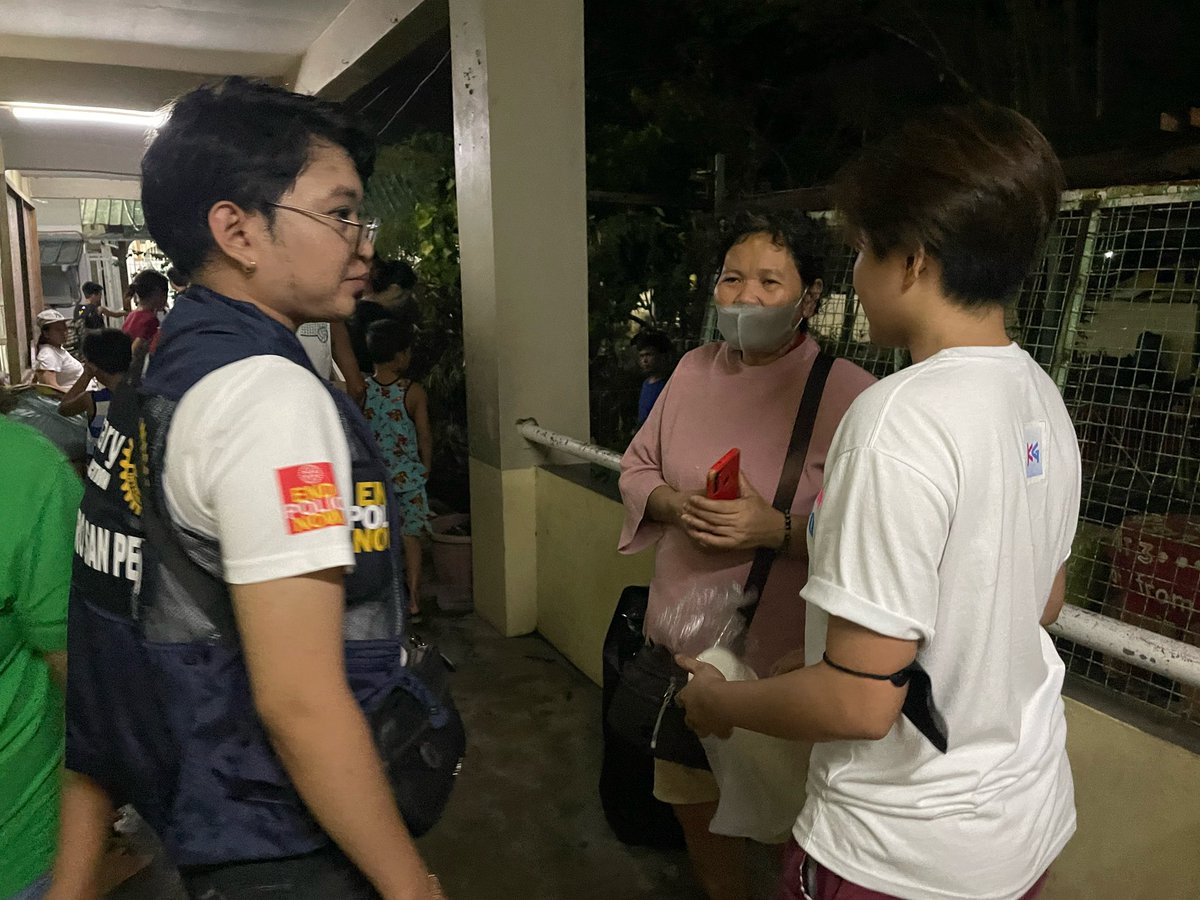 RotaractSPA's tweet photo. The Rotaract Club of San Pedro All Star, together with Kay Gilbuena and Capri Island Cafe, visited 3 evacuation centers in San Pedro City, Laguna to check on the evacuees and provide warm and hearty meal. ⭐️

#StellarsOnTheGo #PaengPH https://t.co/A0dYtjgz6Y
