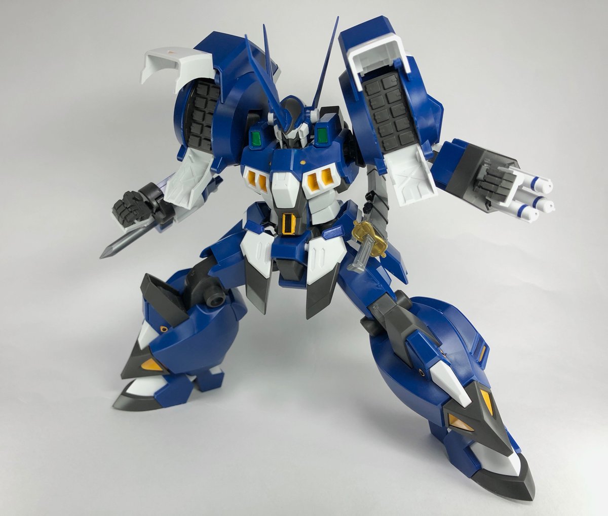 HGアルトアイゼン・ナハトを組み立て。すっかりアルトのカラバリ商品