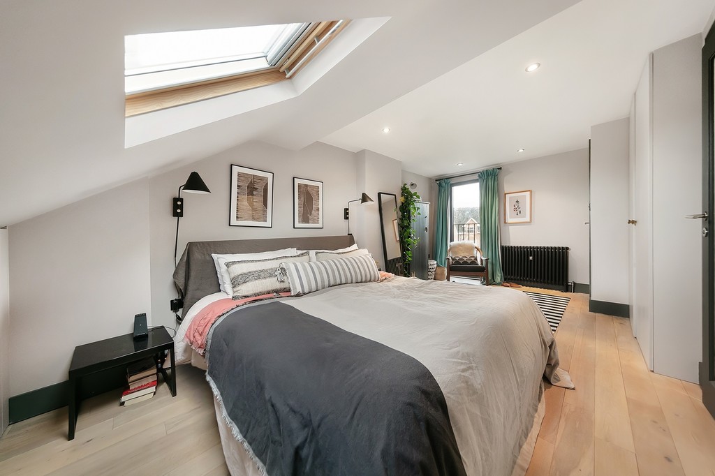 GJamesProperty's tweet image. #ForSale: Spacious #5bed, #3storey end #terrace #victorian #freehold #house with gorgeous #privategarden

Call us on 02077324330 to view📞😀
More info via link:
garethjames.com/property/cople…

#propertyforsale #garethjamesproperty #vintagehome #Southwark #SE15 #homedeco #interiordesign