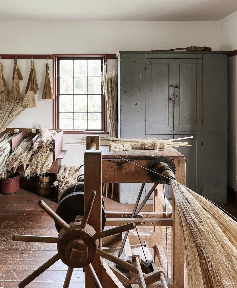GCVMuseum's tweet photo. Grab your brooms - it’s Halloween eve! 🧹✨
(📷: @herberteudora)
#Halloween #Brooms #WitchesBroom #BroomMaking #LivingHistoryMuseum #Museum #SpookySeason #VisitRoc #GCVMuseum https://t.co/ZQVKs8rSL6