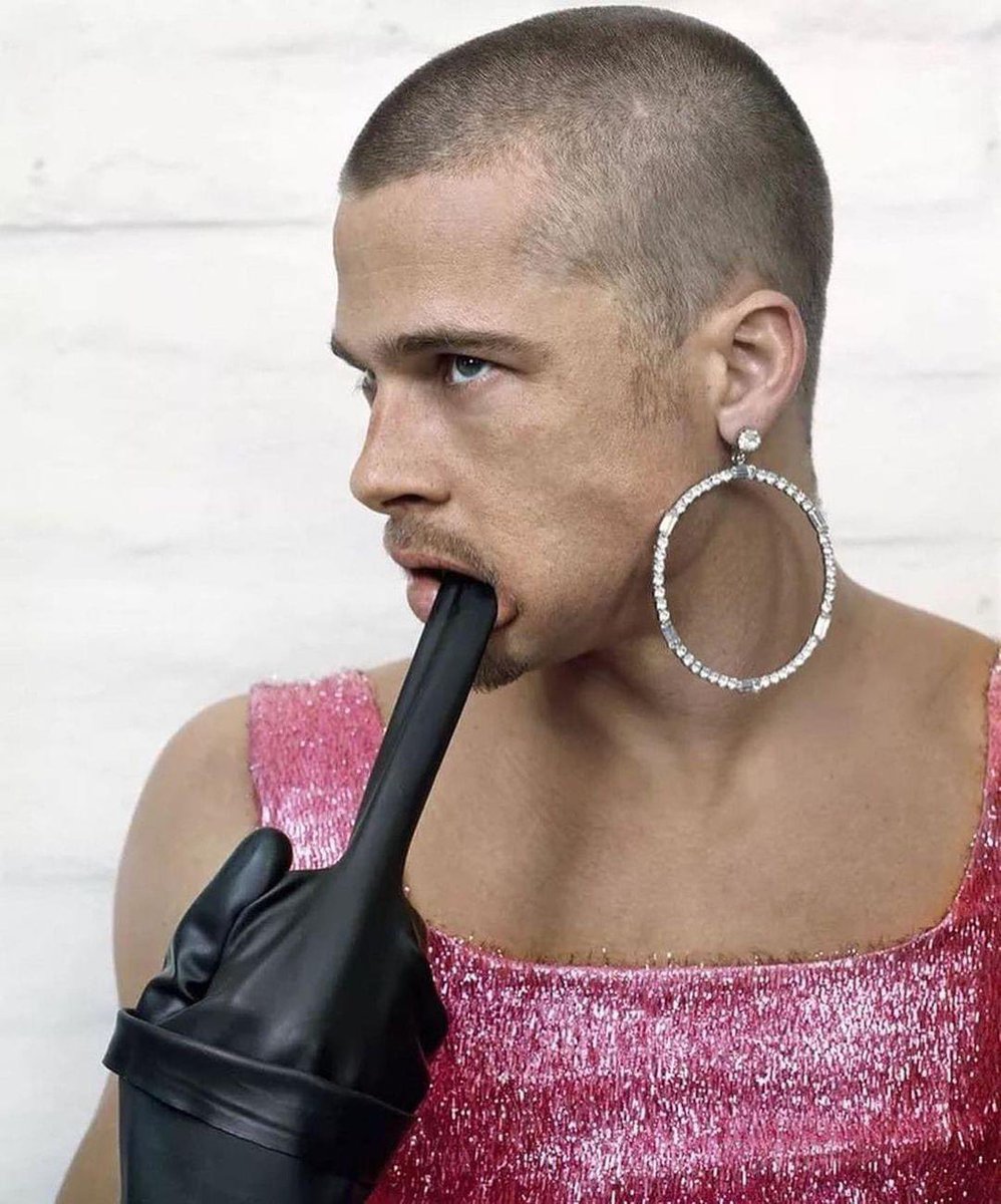 k7revista's tweet photo. Ensaio do Brad Pitt para a Rolling Stone, em 1998. https://t.co/hl1Jdn7UwA