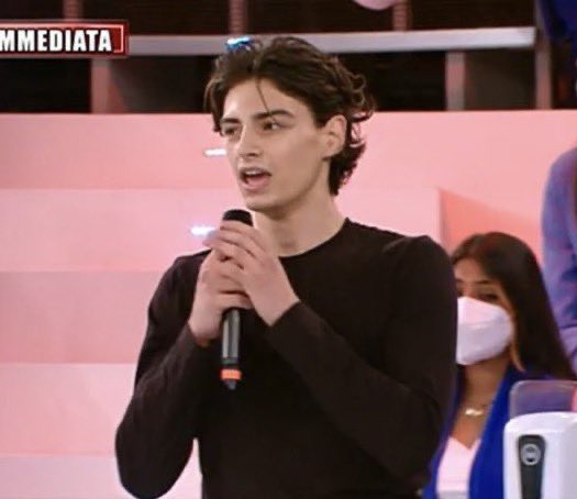pinksvenomx's tweet photo. il multiverso viene anche chiamato amici di maria de filippi https://t.co/aCyKzkDk0C