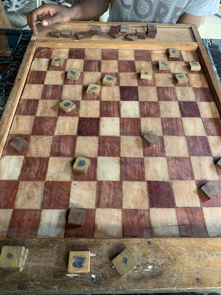 Pour tous les adeptes des temps et jeux anciens , une petite pensée pour vous ce dimanche - 🍾🍾