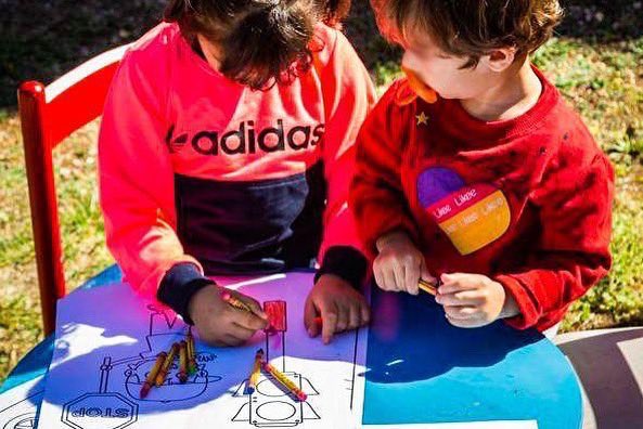 dpshtrr's tweet photo. ❤️ 🈴 Në Shtëpinë e Foshnjes, Vlorë, organizuam një orë edukative mbi Sigurinë Rrugore. 🥰 Fëmijë të grupmoshave të ndryshme, mësuan përmes argëtimit, lojërave dhe librave të përshtatur për ta, normat dhe rregullat bazë të përdorimit të rrugës.🚦🚸 👧👦 https://t.co/5unYA84p3C