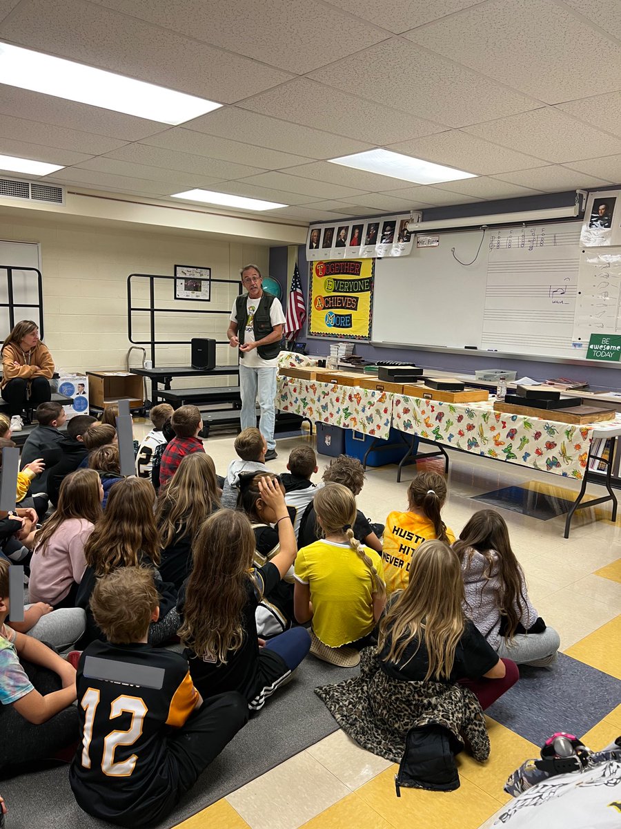 MissBoccella's tweet photo. Reptiles &amp; Bugs &amp; Goats, Oh My! Students had such a fun time at the Fall Fun Festival on Friday. Thank you to our presenters and volunteers for making the day possible!🐍🪳🐐 #ReptileMan #RyantheBugMan #TigerPride🐯 https://t.co/7Bug4riEHo
