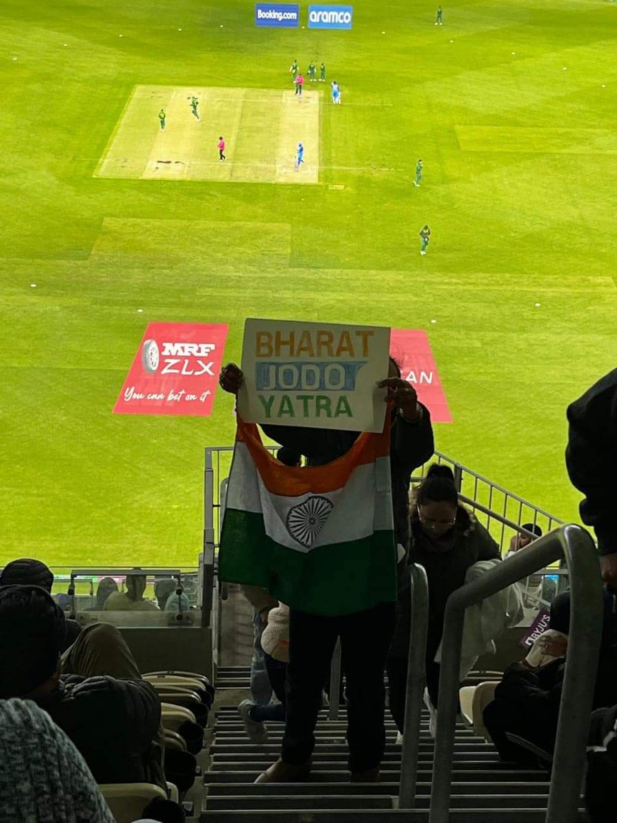Support for #BharatJodoYatra at the Optus Stadium in Perth today during #INDvSA 🇮🇳