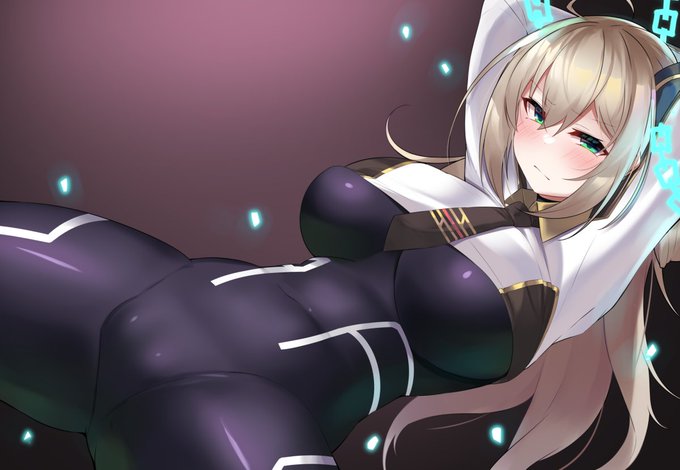 なんとなく最初に描いたときスーツを茶色混ぜた感じにしたからずっとそのままなんだけどカード見ると結構しっかり黒系だよねちゅってるレイちゃんのスーツ 悩みどころさん 