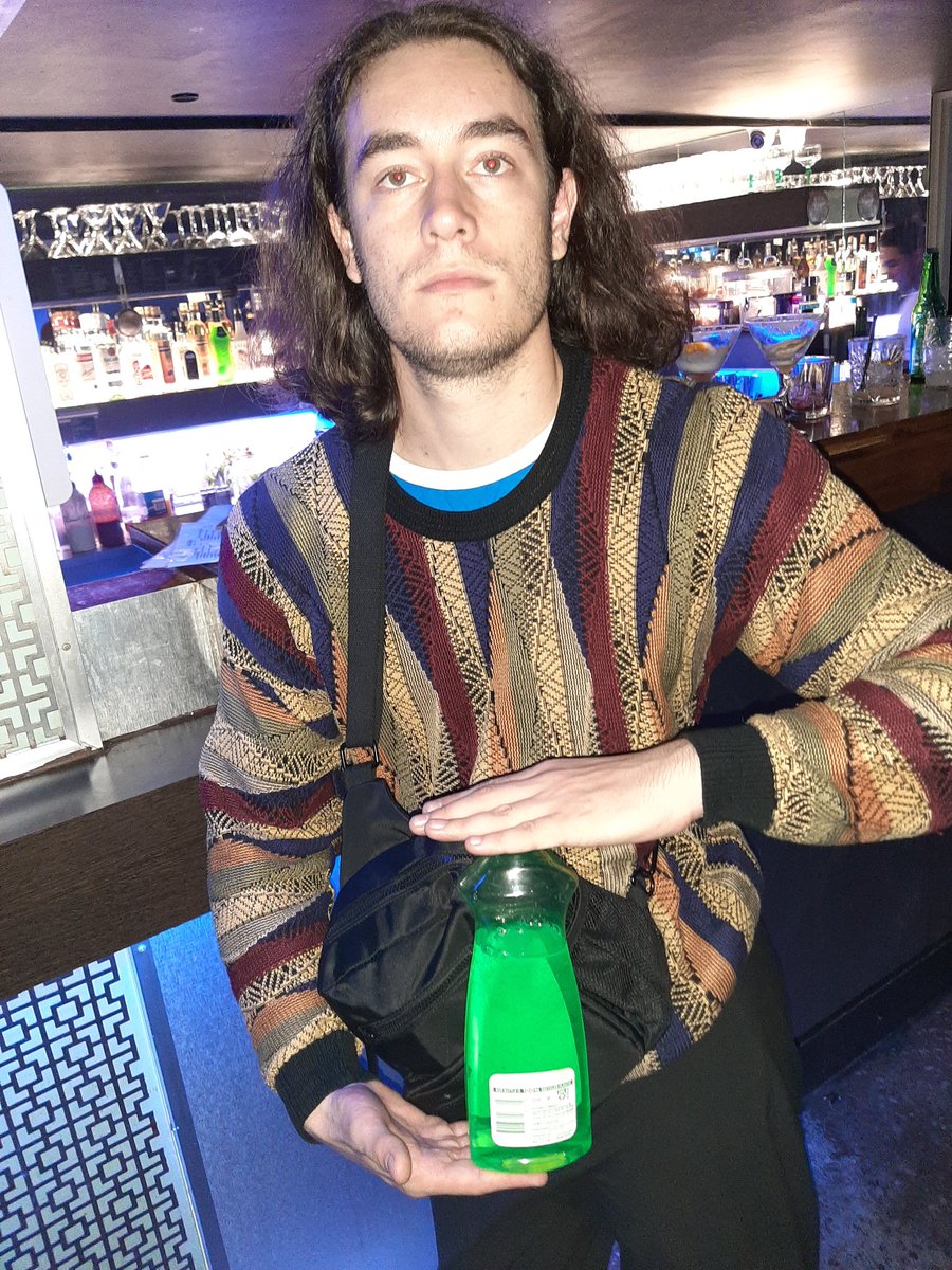 chefchefchefc's tweet photo. Jye stole the bars dishwashing liquid, then went to put it back and realised the bartender is washing glasses without it. Reckons he's getting spawn camped https://t.co/6G7WdTTuUc