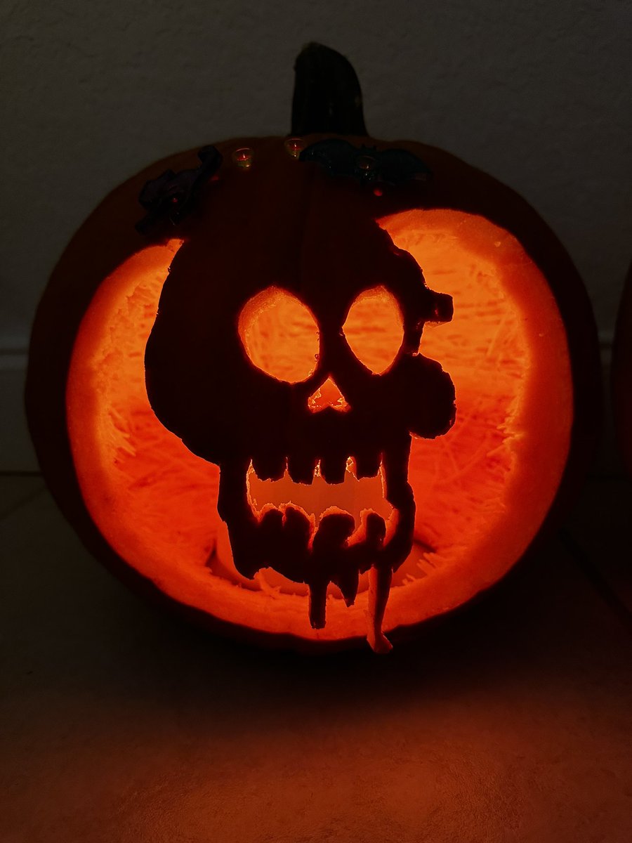 CharlesVelez85's tweet photo. Happy Halloween everyone‼️
@ToxicSkullsClub where my fellow #TSCPumpkin Carving contestants @?!🎃🤘☢️💀🫡
#ToxicSkullsClub #Halloween #PumpkinCarving #Skully #ToxicStein https://t.co/6g1KaMu5Ek