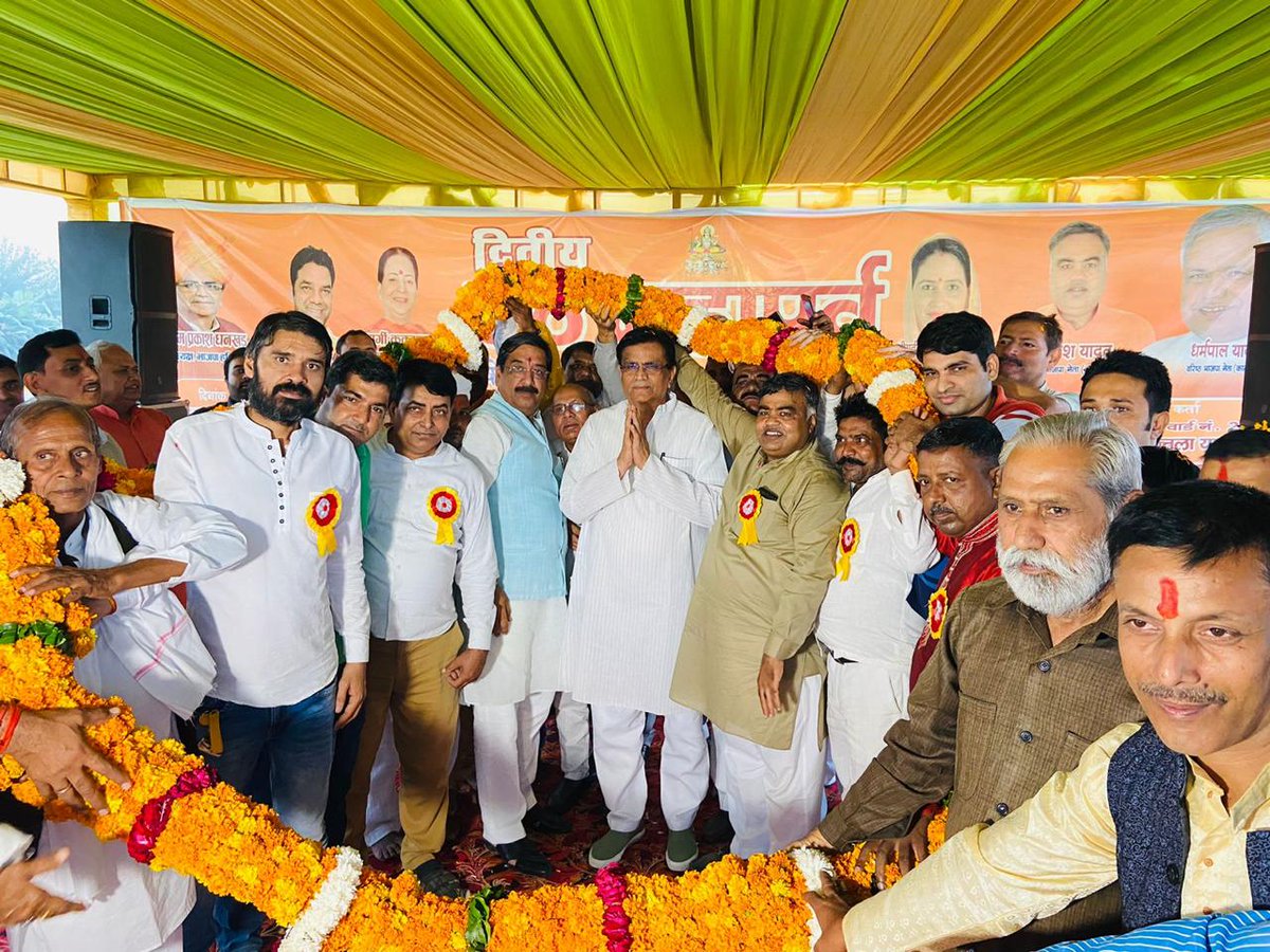 OPDhankar's tweet image. महापर्व छठ पूजा के अवसर पर गुरुग्राम में आयोजित विभिन्न कार्यक्रम में रहना हुआ।आज संध्याकाल में सूर्यदेव को पहला अर्ध्य दिया जा रहा है। डूबता सूरज इंसान को ये संदेश देता है कि, आज भले ही वो डूब रहा है, लेकिन कल ये फिर नए जोश के साथ फिर निकलेगा।