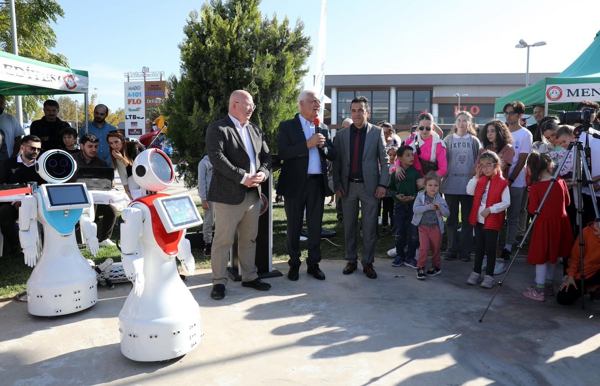 Menteşe Belediyesi Robotik ve Kodlama Eğitim Merkezimizin açılışını mini ada ve arat robotun gösterileri ile açtık. Menteşe Belediyesi olarak geleceğimizin ihtiyaçlarını görüyor ve ona göre adımlar atıyoruz. Cumhuriyetimizin ikinci yüzyılında vizyonumuz bilim ve teknoloji.