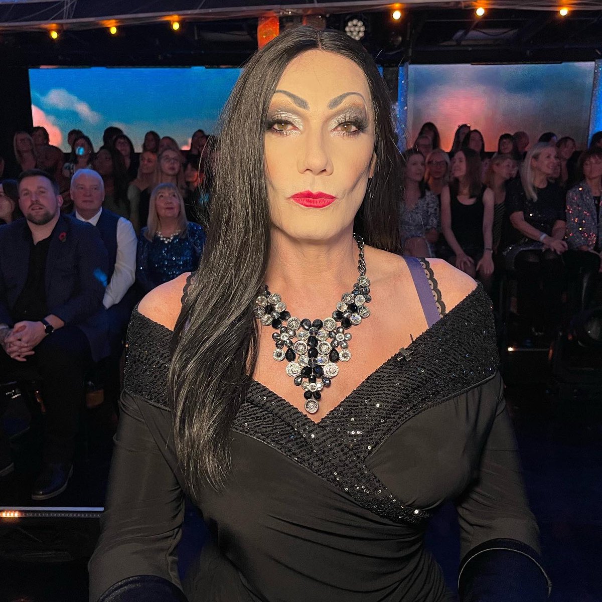 Morticia Addams aka Craig Revel Horwood 👻🖤 LOVED transforming <a href="/CraigRevHorwood/">Craig Revel Horwood</a> into Morticia last night!How incredible did he look? 🖤🖤

Make up by me <a href="/summerdyason/">Summer Dyason MUA</a> 💄

Makeup Designer @lisaarmstrongmakeup 

#makeup #makeupartist #dragmakeup #morticiaaddams #addamsfamily