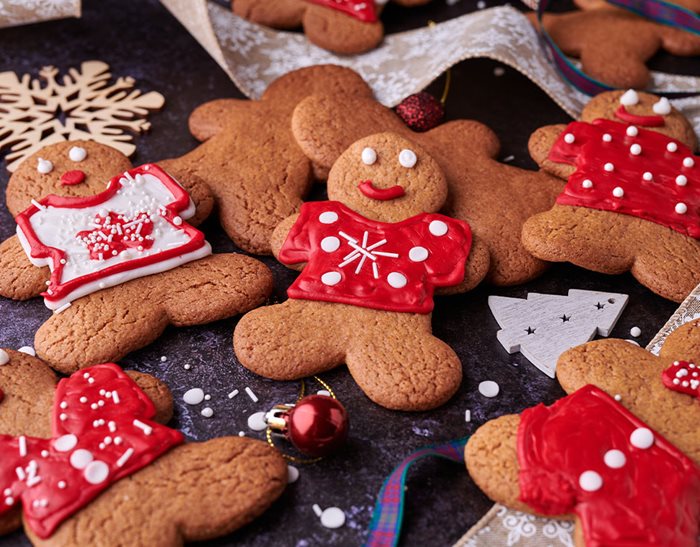 School pupils will absolutely love these gingerbread men wearing Christmas jumpers. This is one of the dishes that you could serve up for your school Christmas lunch >> bit.ly/3DuM62U