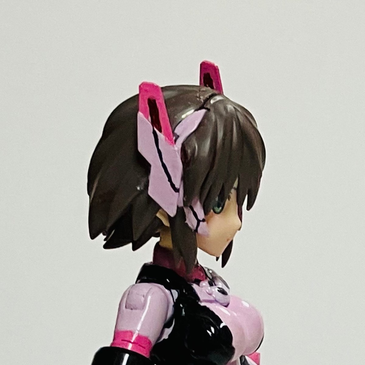 「髪のパーツ構成のおかげだけど、リシェッタ系の髪、一部塗装する事でヘッドガードっぽ」|ほむらのイラスト