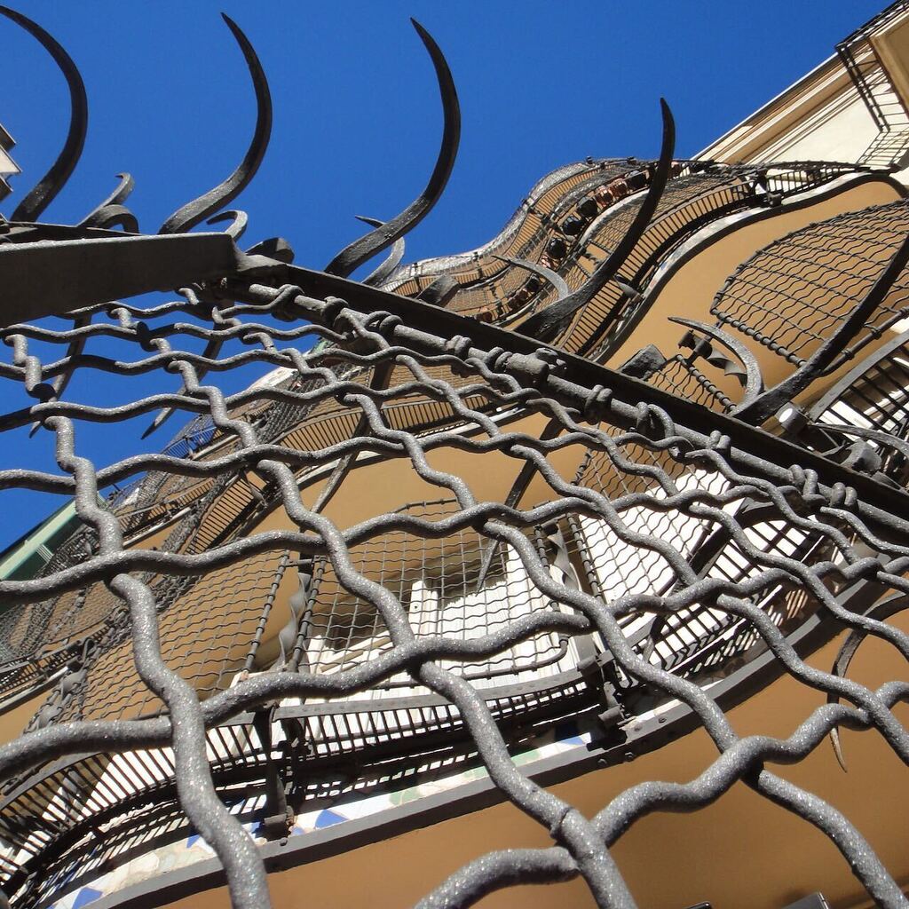 JourneyStephen's tweet image. Gaudi’s Casa Battlo is perfect for Halloween year-round. Love Barcelona. 
#gaudiarchitecture #casabatllo #barcelonalovers #antoniogaudi #journeys #barcelonaespaña