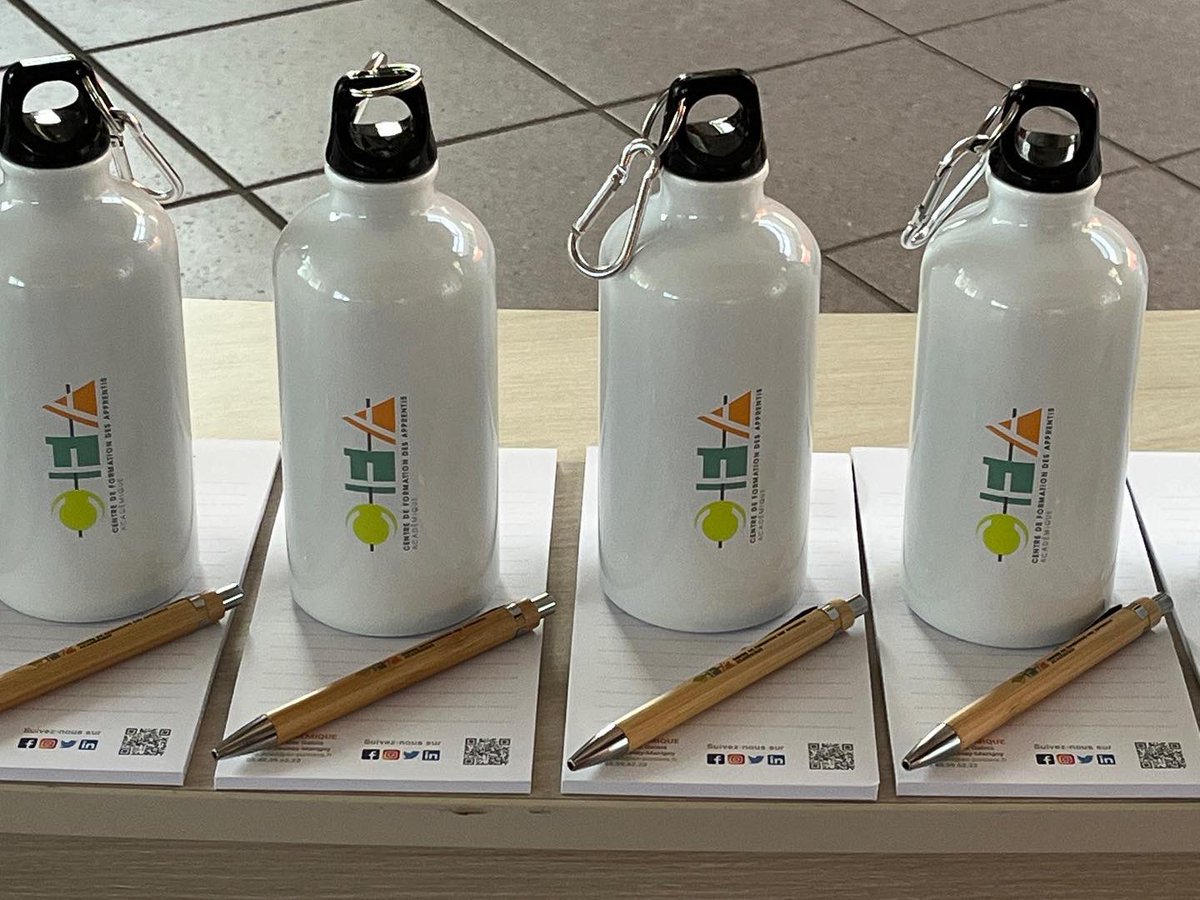 LyceeRaoul's tweet photo. Remise des goodies offerts par @cfaacademique aux apprentis de l’UFA @LyceeRaoul en bac pro MELEC MCV et mention complémentaire techniciens réseaux électriques https://t.co/lYBD2utnnV