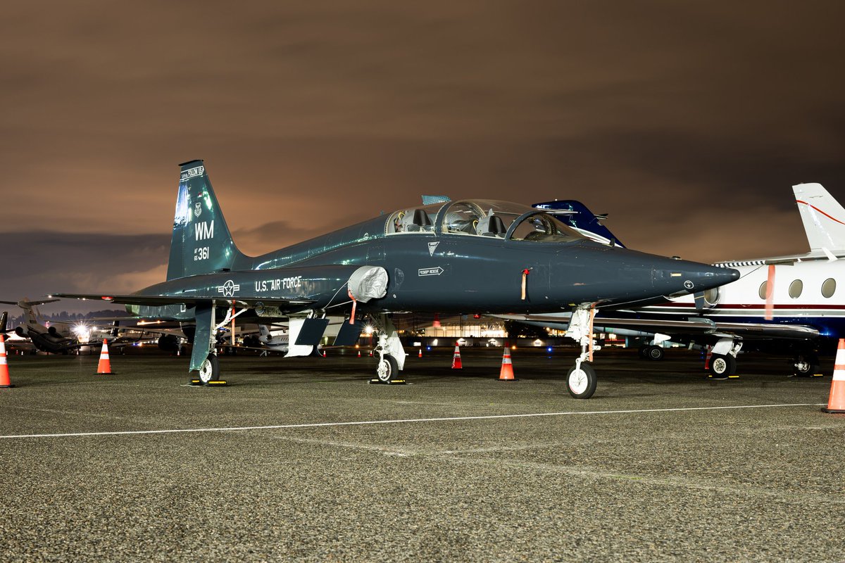 pugetspotting's tweet photo. 65-10361, a Whiteman based T-38A Talon with the 393d Bomb Squadron, resting on the ramp in Seattle last month before heading down to KEUG to perform a flyover for the Oregon Ducks with two other jets. https://t.co/ak0C4Kv8Hw