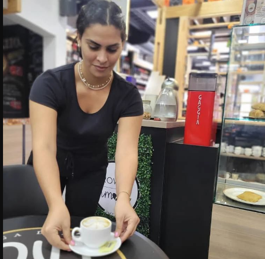 reporteinsular's tweet photo. Ven  y tomate un rico café en La Bodega del Este
donde tambien encontrarás comestibles de todo tipo importados  al lado de la E/S Maneiro antes del Sambil   Pampatar  @labodegadelestemgta #pizza #cafe #bodegon #islademargarita #licores  #LaBodegadelEste #pampatar https://t.co/bHN9JdzeNY