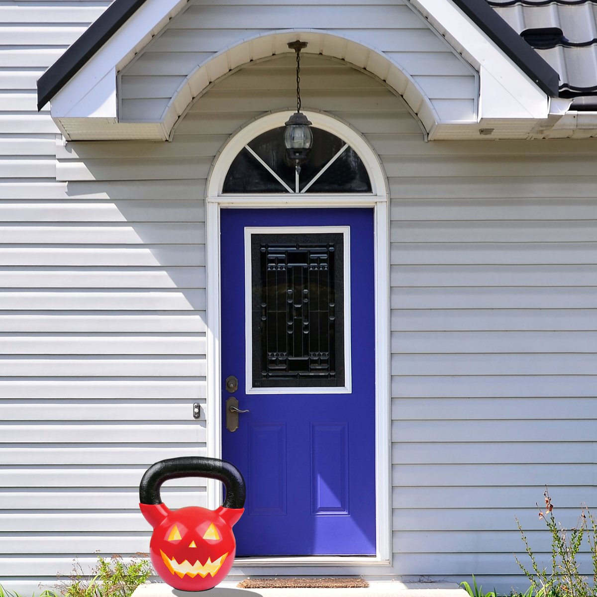 workoutforless's tweet image. train or treat? 

#happyhalloween #kettlebell #fitness