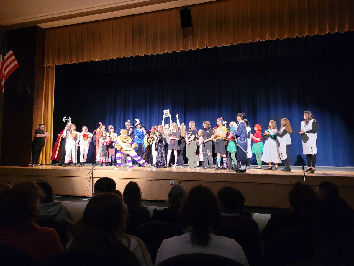 MsManganelli's tweet photo. What a great show! Alice in Wonderland MHS! 2022 https://t.co/TXSksWniIQ