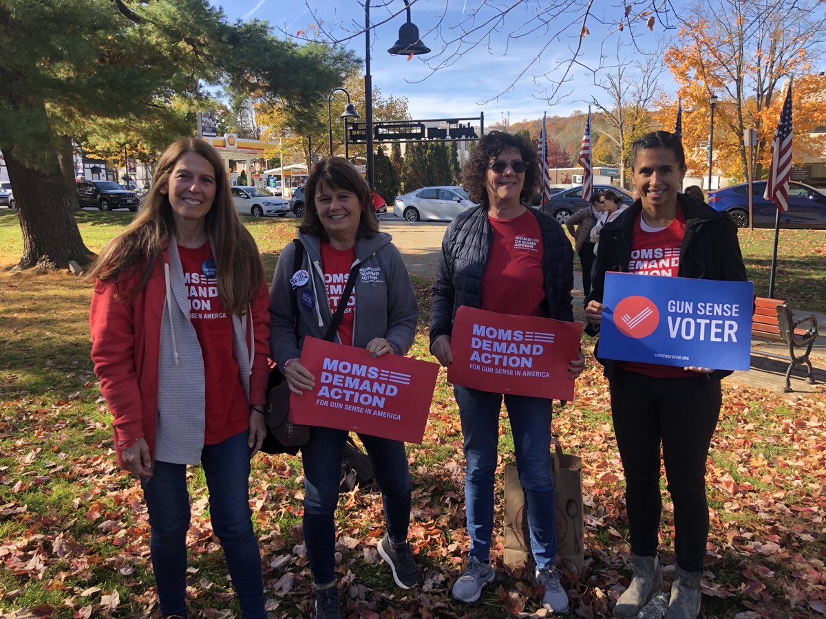 shellik5's tweet photo. @momsdemand Westchester vols &amp; ⁦@Nycd16Indivis⁩ getting vote out for @GovKathyHochul @spmaloney ⁦@SenatorHarckham⁩ @AndreaSCousins in Yorktown. Survivor @AMPentz shared about the loss of her brother Luc to firearm suicide 🧡#momsareeverywhere #gotv  #weekendofaction https://t.co/CFsVQLENzj
