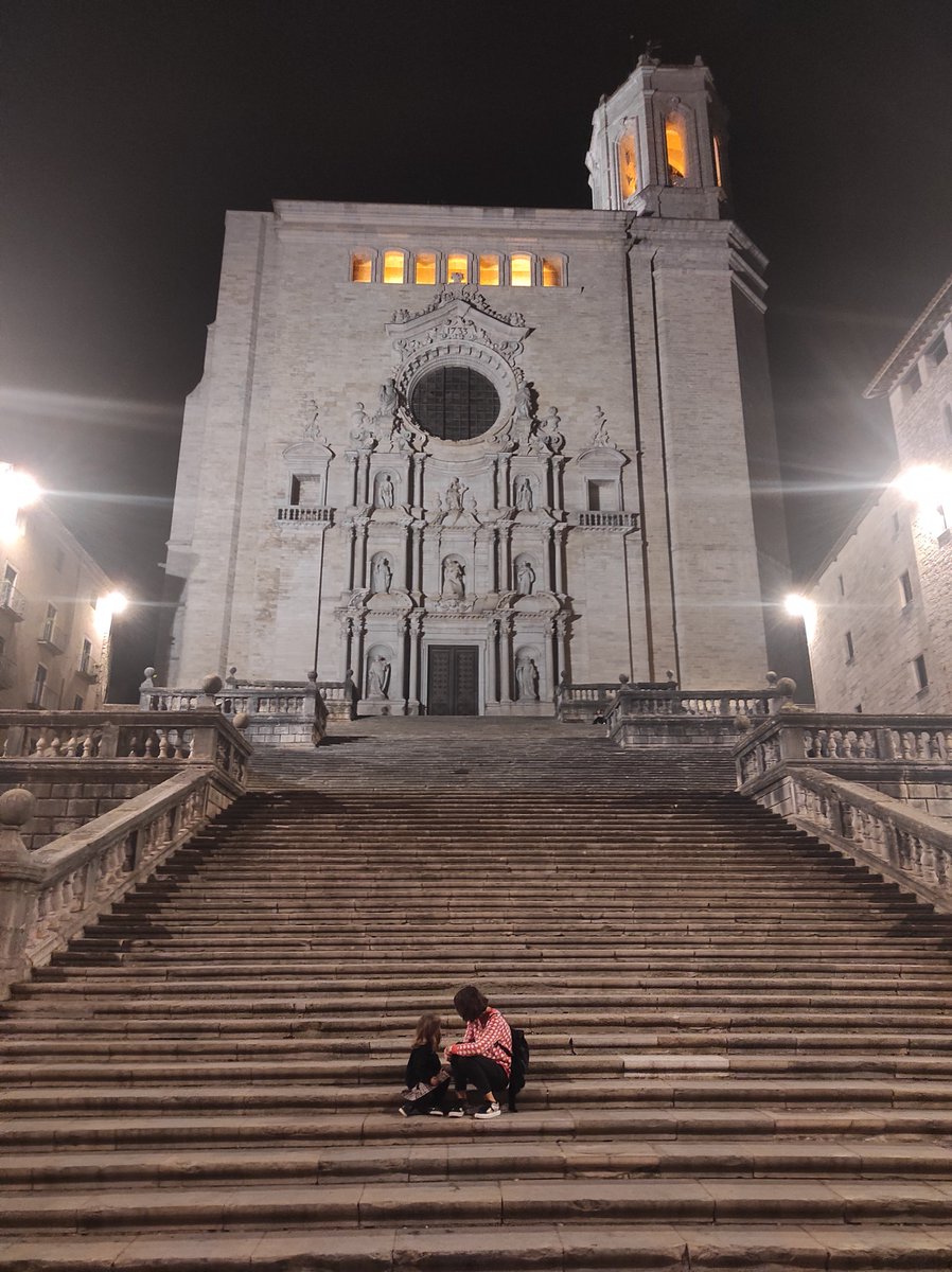 Pancraciaa2's tweet image. Obro fil 🧵
29 d&apos;octubre. Sant Narcís. 20h del vespre. Les escales de la Catedral buides perquè l&apos; @girona_cat ha decidit retallar pressupost. Surt més barat que el Grup Terra Endins de Girona canti havaneres a l&apos;Auditori en comptes de les Escales de la Catedral. Vergonyós!