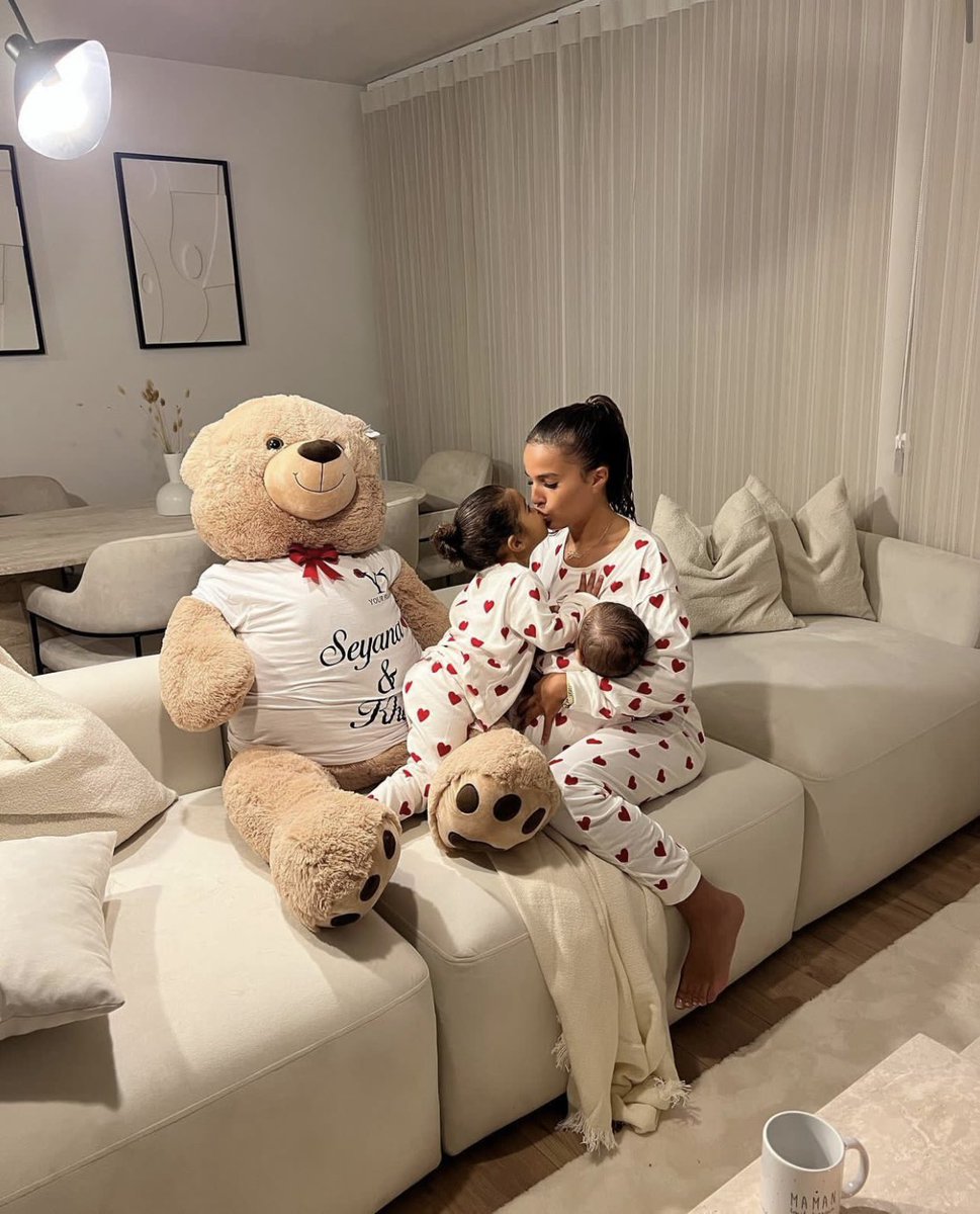 𝑍𝑖𝑛𝑎 tweet media