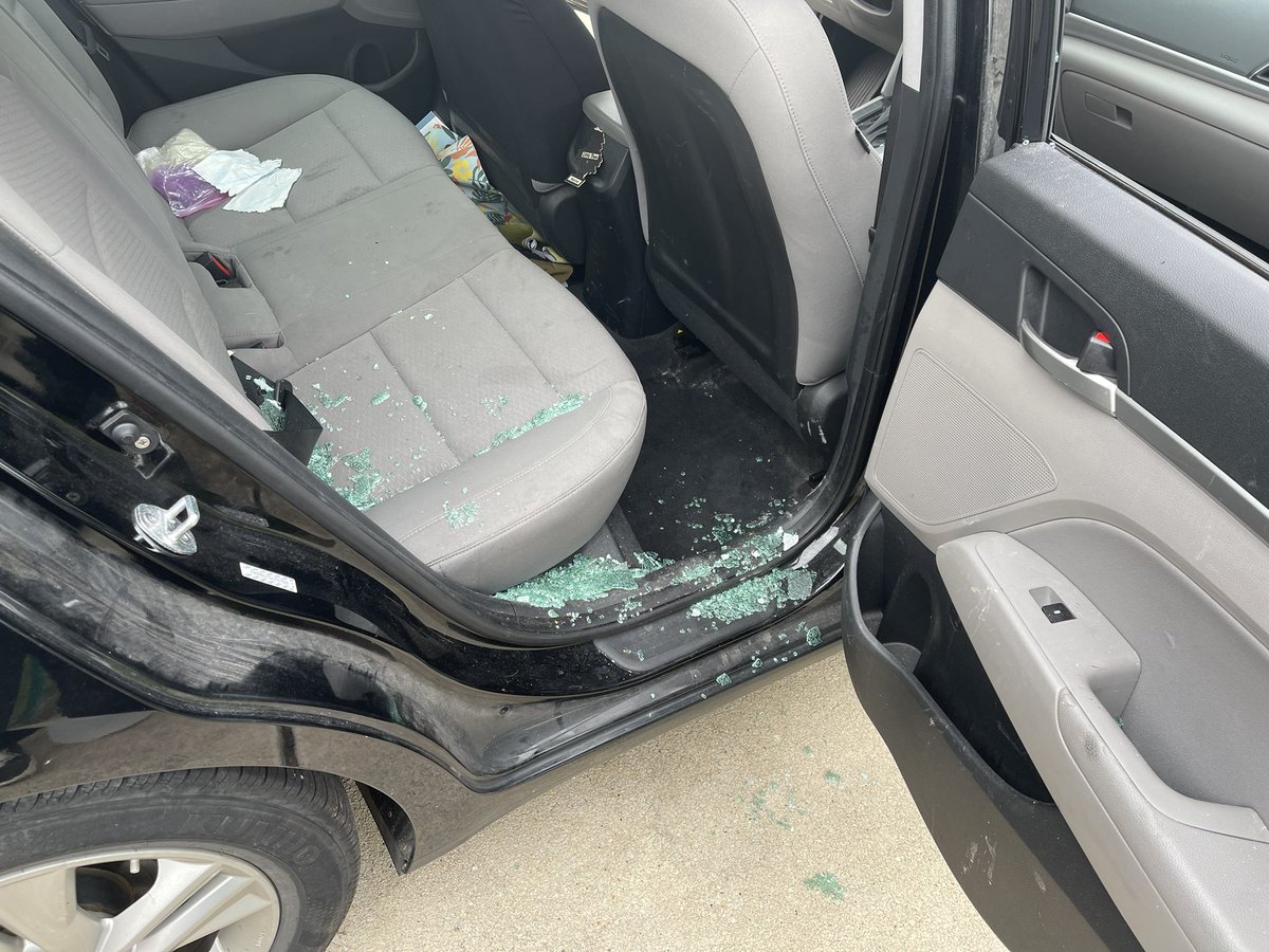 Jehdet's tweet photo. The Kia boys tried stealing my car last night. Shit sucks. 

Keep an eye out on your Kia’s after 2011 and Hyundais after 2014 as their easy target. 

I just dropped a website with some art if you want to try to support

https://t.co/nWrNne8Hns https://t.co/g41iuGTv37