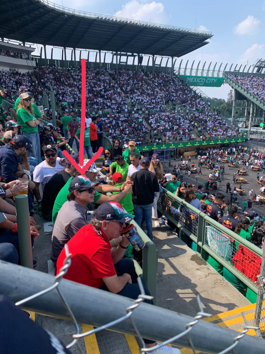 SLP_Today's tweet photo. Imágenes de Mario Delgado disfrutando la Fórmula 1, este evento tan neoliberal, tan FIFÍ, tan aspiracionista!!

Enhorabuena Mario!!!

#Formula1 
#MexicoGP 
#TeamChecoMEXICO https://t.co/06c2hXofWK