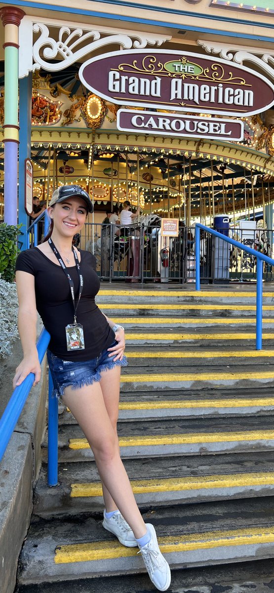 Ashley Wineland tweet media