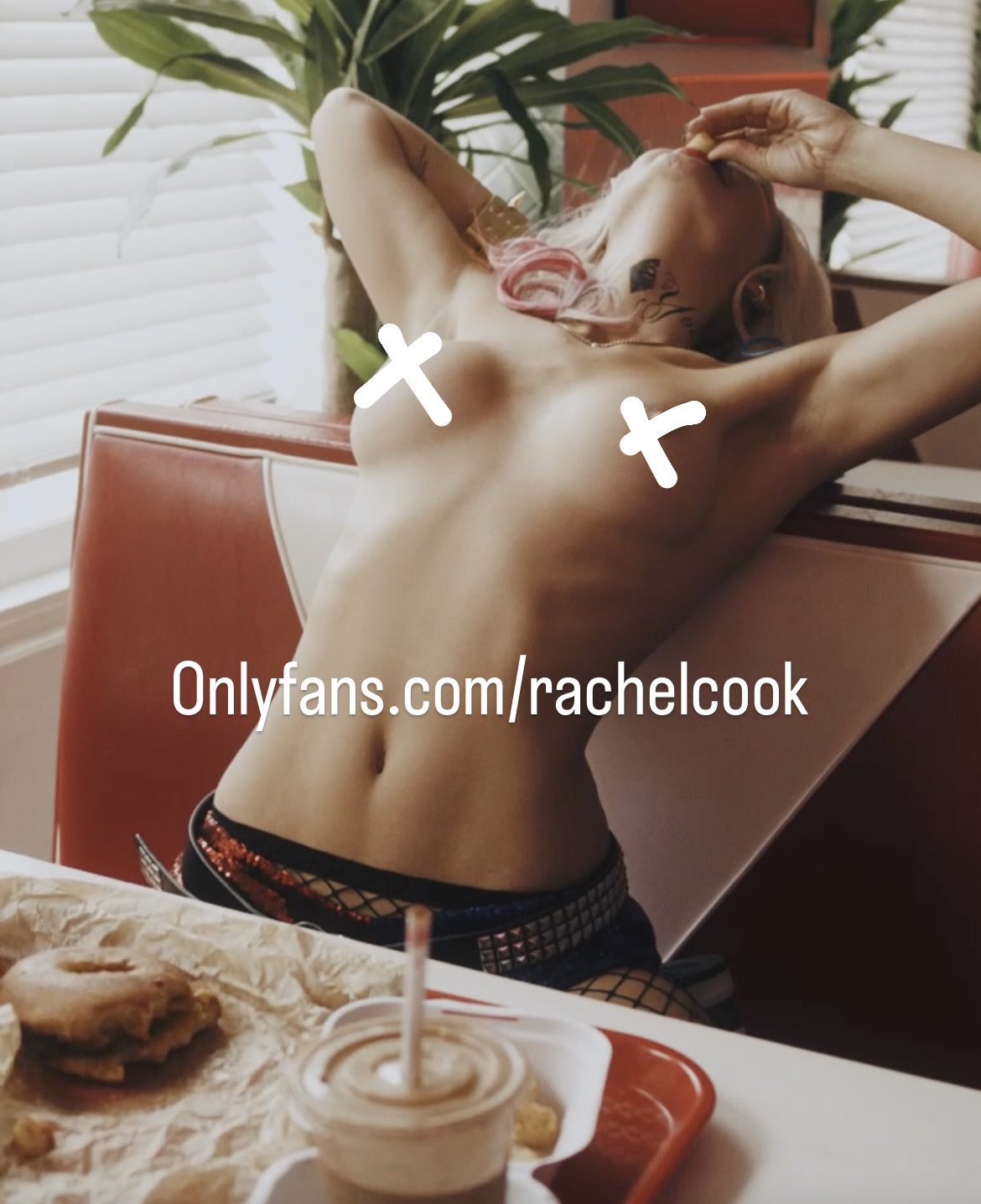 Rachel Cook on X: Harley Quinn gettin a lil crazy 😜  t.com516y0d9Xx  X